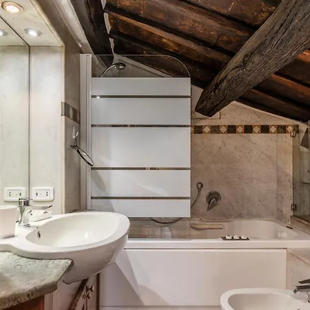 Guesthost - Cozy Trevi Romance Appartement *