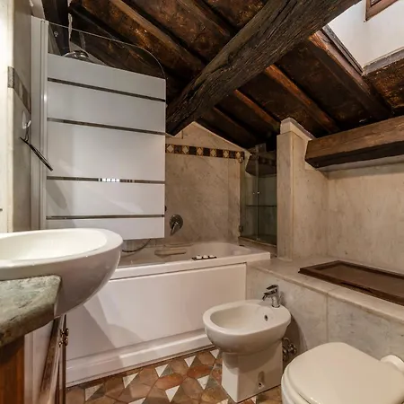 Cozy Trevi Romance Daire