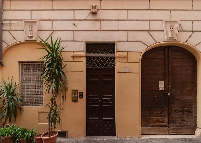 Guesthost - Cozy Trevi Romance * Rom